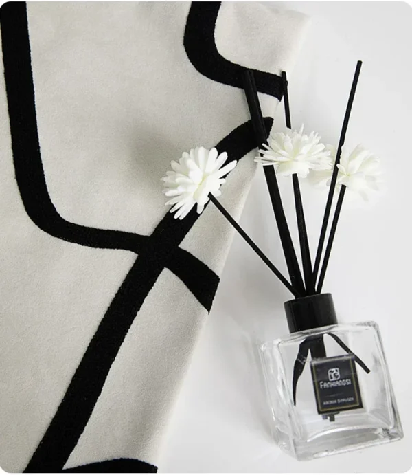 Housse de coussin scandinave design moderne noir et blanc élégant Housse de coussin scandinave design moderne noir et blanc élégant 5