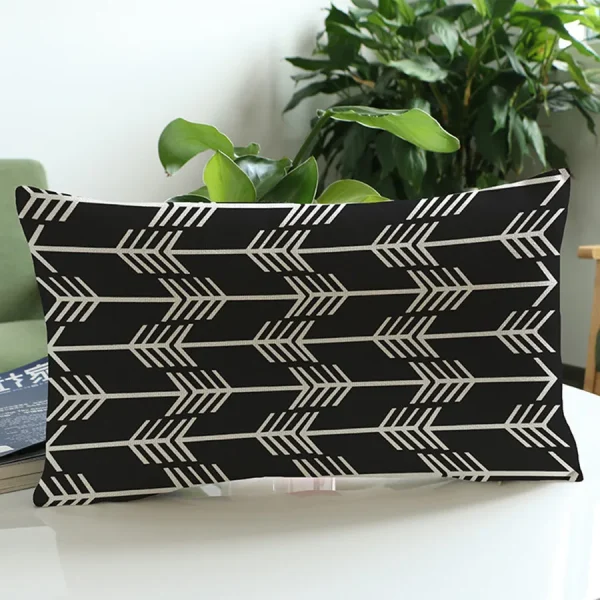 Housse de coussin scandinave noire avec motif de flèches Housse de coussin scandinave noire avec motif de flèches 4