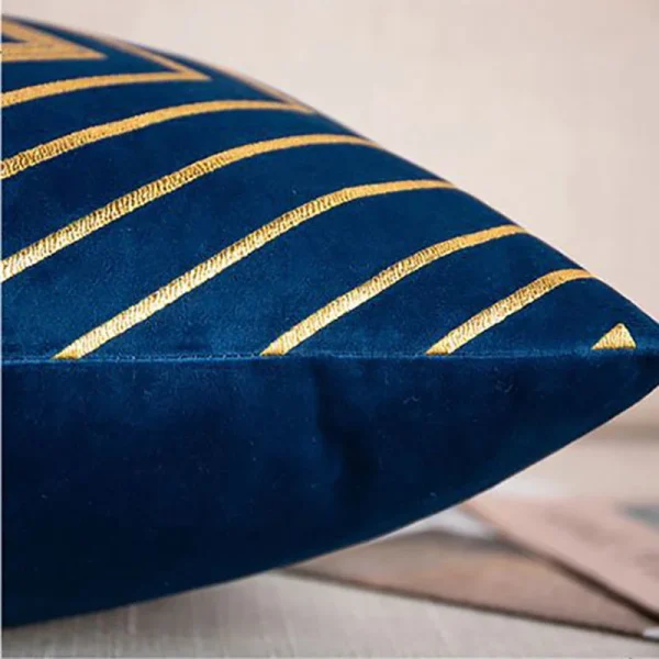 Housse de coussin en velours rayure et géométrie doré Housse de coussin en velours rayure et géométrie doré 2
