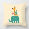 Housse de coussin animaux colorés pour un décor joyeux et animé 12