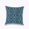 Housse de coussin broderie bleu marine mosaïque géométriques blancs 12