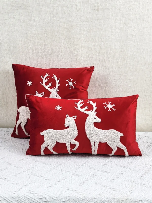 Housse de coussin Noël broderie velours cerfs rouges & flocons blancs 1