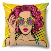 Housse de coussin style pop art avec onomatopée WOW colorée 18