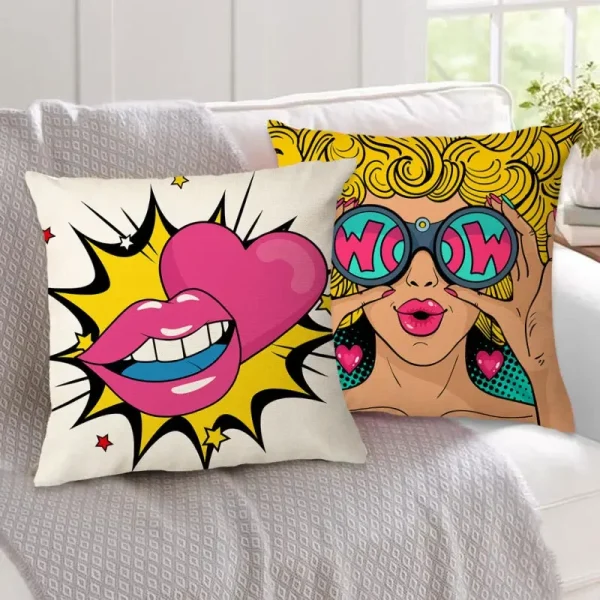 Housse de coussin style pop art avec onomatopée WOW colorée 1