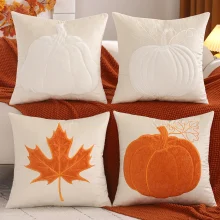 Housse de coussin brodé feuille d'érable et citrouilles d'halloween 1