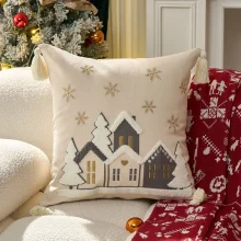 Housse de coussin village de noël et sapin enneigé Housse de coussin village de noël et sapin enneigé 4