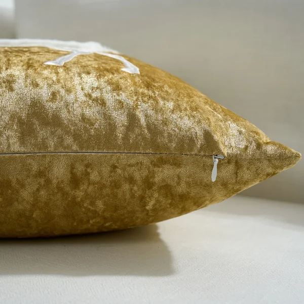 housse de coussin de Noël cerf blanc et sapin sur fond doré housse de coussin de Noël cerf blanc et sapin sur fond doré 1