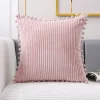 Housses de coussin velours à pompons doux et côtelés 3