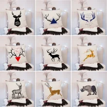 Housse de coussin décorative avec un cerf et un oiseau amusant Housse de coussin décorative avec un cerf et un oiseau amusant 1
