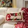 Housse de coussin Noël brodée rouge et blanc flocon et lettre 7
