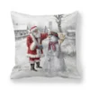 Housse de coussin Noël en tissu doux motifs Père Noël traîneau et bonhommes de neige enneigés 3