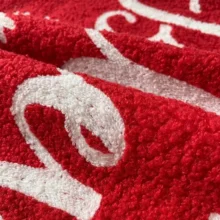 Housse de coussin Noël en velours Teddy rouge avec broderie festive Housse de coussin Noël en velours Teddy rouge avec broderie festive 4