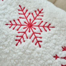 Housse de coussin Noël brodée rouge et blanc flocon et lettre Housse de coussin Noël brodée rouge et blanc flocon et lettre 6
