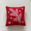 Housse de coussin Noël en velours Teddy rouge avec broderie festive 7