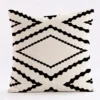 Housse de coussin Ethnique en velours motif géométrique noir et blanc 2