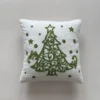 Housse de coussin Noël en velours Teddy rouge avec broderie festive 10