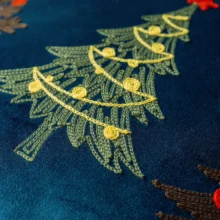 Housse de coussin Noël en Velours doux brodé motif sapins colorés festifs 5