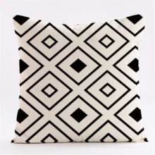 Housse de coussin Ethnique en velours motif géométrique noir et blanc 5