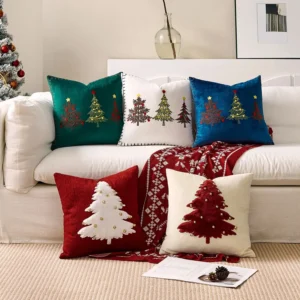 Housse de coussin Noël en Velours doux brodé motif sapins colorés festifs Housse de coussin Noël en Velours doux brodé motif sapins colorés festifs 2