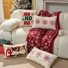 Housse de coussin Noël brodée rouge et blanc flocon et lettre Housse de coussin Noël brodée rouge et blanc flocon et lettre 2