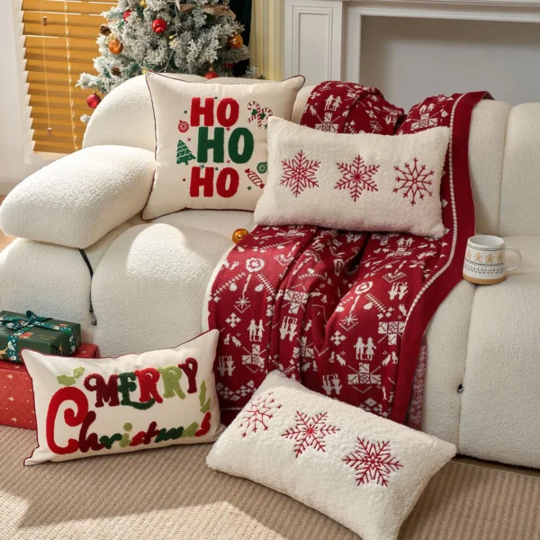 Housse de coussin Noël brodée rouge et blanc flocon et lettre Housse de coussin Noël brodée rouge et blanc flocon et lettre 2