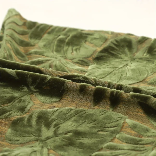 Housse de coussin Nature en chenille jacquard verte à motif de feuilles tropicales Housse de coussin Nature en chenille jacquard verte à motif de feuilles tropicales 3