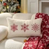 Housse de coussin Noël brodée rouge et blanc flocon et lettre 5