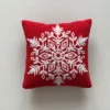 Housse de coussin Noël en velours Teddy rouge avec broderie festive 9