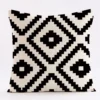 Housse de coussin Ethnique en velours motif géométrique noir et blanc 3
