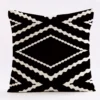Housse de coussin Ethnique en velours motif géométrique noir et blanc 4