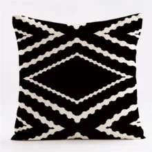 Housse de coussin Ethnique en velours motif géométrique noir et blanc 4