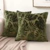 Housse de coussin Nature en chenille jacquard verte à motif de feuilles tropicales 2