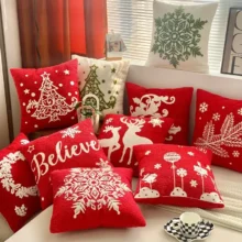 Housse de coussin Noël en velours Teddy rouge avec broderie festive Housse de coussin Noël en velours Teddy rouge avec broderie festive 1